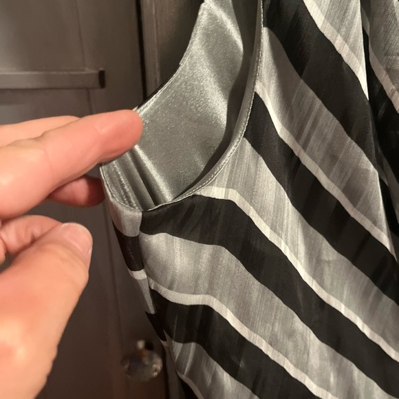 NY &CO sz : XL : stripes black white silver tie waist sleeveless blouse - Picture 2 of 14